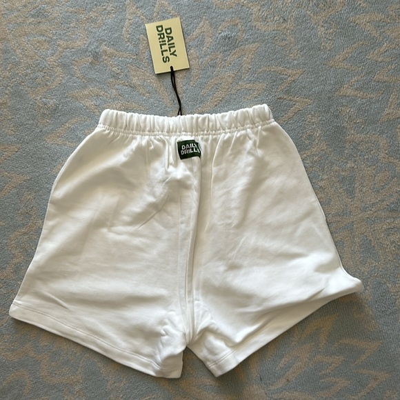 DAILY DRILLS WHITE ASPEN SWEATSHORTS!! - Picture 4 of 5
